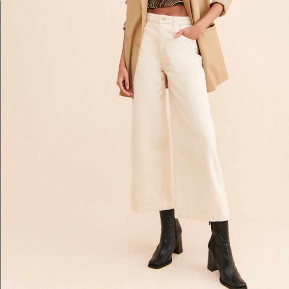 High Rise Cropped Jeans
Triarchy